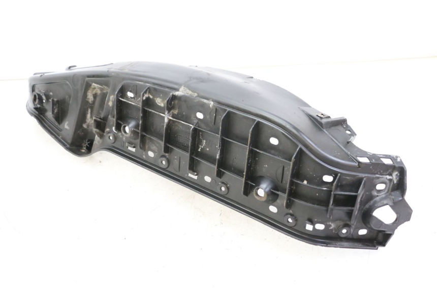 photo de PATA DE PIE IZQUIERDA PIAGGIO X8 125 (2004 - 2007)