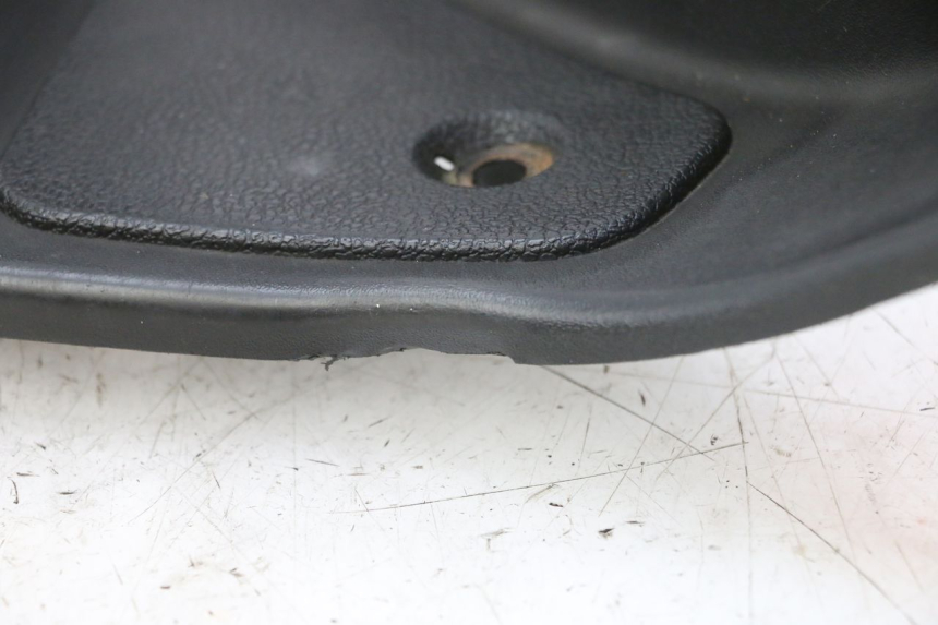 photo de PATA DE PIE IZQUIERDA PIAGGIO X8 125 (2004 - 2007)