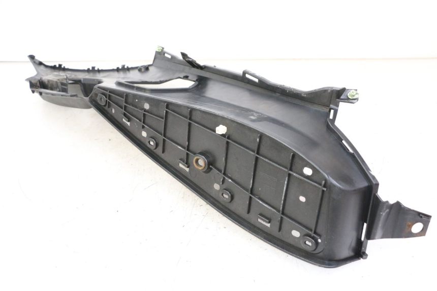 photo de TAPA REPOSAPIES IZQUIERDA PEUGEOT SATELIS 125 (2013 - 2018)