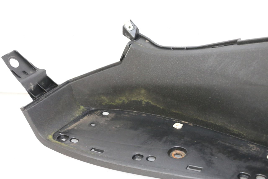 photo de TAPA REPOSAPIES IZQUIERDA PEUGEOT SATELIS 125 (2013 - 2018)