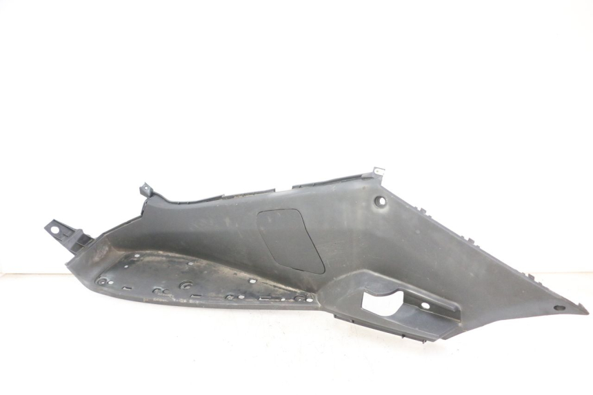 photo de TAPA REPOSAPIES IZQUIERDA PEUGEOT SATELIS 125 (2013 - 2018)