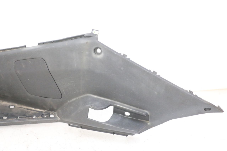 photo de TAPA REPOSAPIES IZQUIERDA PEUGEOT SATELIS 125 (2013 - 2018)