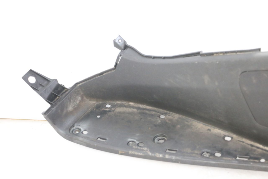 photo de TAPA REPOSAPIES IZQUIERDA PEUGEOT SATELIS 125 (2013 - 2018)