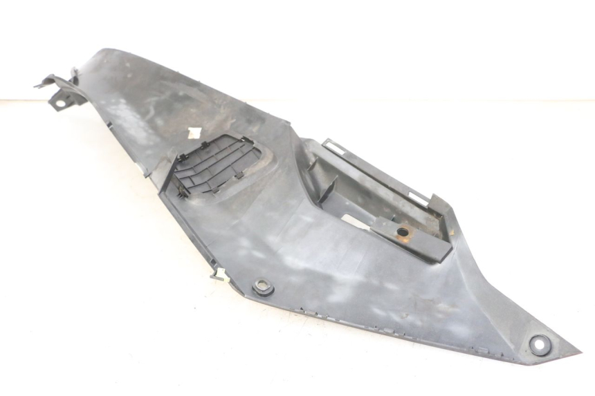 photo de TAPA REPOSAPIES IZQUIERDA PEUGEOT SATELIS 125 (2013 - 2018)