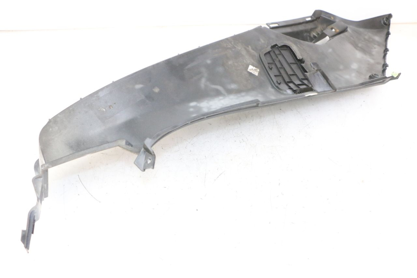 photo de TAPA REPOSAPIES IZQUIERDA PEUGEOT SATELIS 125 (2013 - 2018)