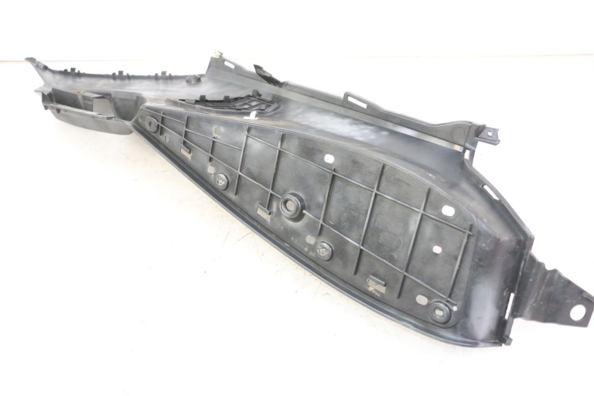 photo de TAPA REPOSAPIES IZQUIERDA PEUGEOT SATELIS 125 (2013 - 2018)