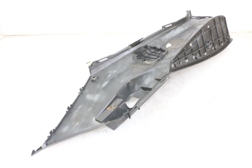 photo de TAPA REPOSAPIES IZQUIERDA PEUGEOT SATELIS 125 (2013 - 2018)