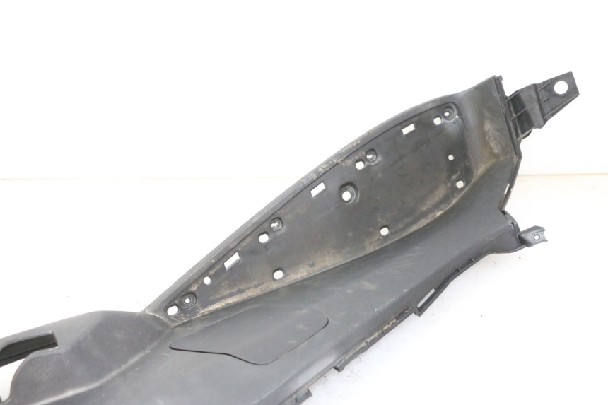 photo de TAPA REPOSAPIES IZQUIERDA PEUGEOT SATELIS 125 (2013 - 2018)