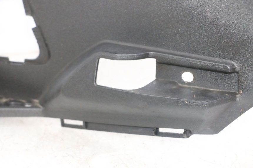 photo de TAPA REPOSAPIES IZQUIERDA PEUGEOT SATELIS 125 (2013 - 2018)