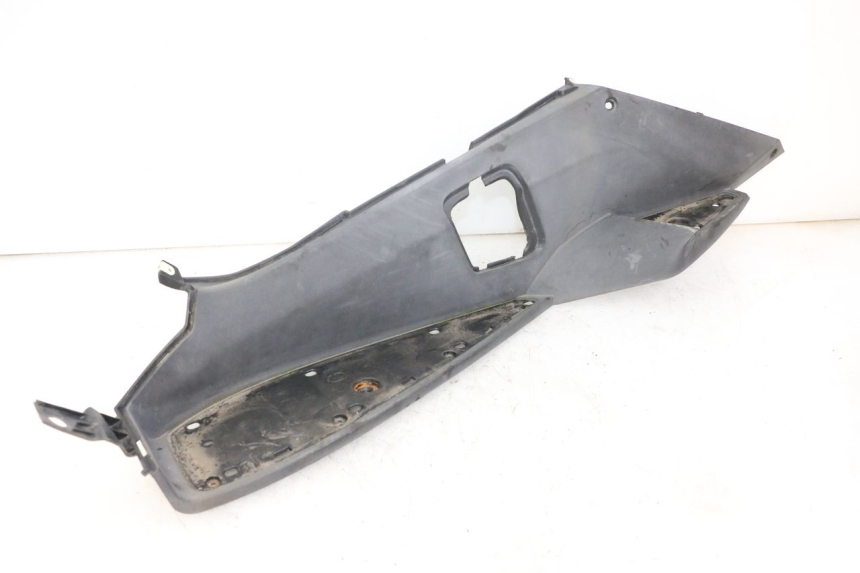 photo de TAPA REPOSAPIES IZQUIERDA PEUGEOT SATELIS 250 (2006 - 2012)