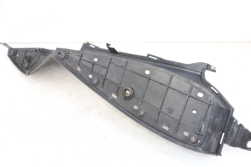 photo de TAPA REPOSAPIES IZQUIERDA PEUGEOT SATELIS 250 (2006 - 2012)