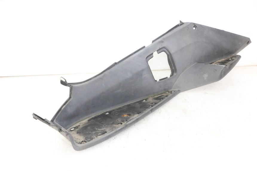 photo de TAPA REPOSAPIES IZQUIERDA PEUGEOT SATELIS 250 (2006 - 2012)
