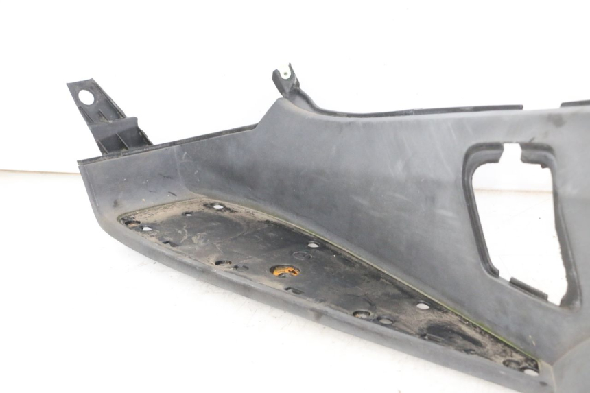 photo de TAPA REPOSAPIES IZQUIERDA PEUGEOT SATELIS 250 (2006 - 2012)