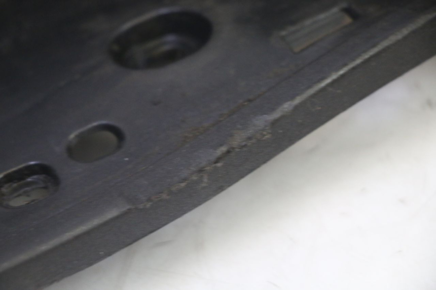 photo de TAPA REPOSAPIES IZQUIERDA PEUGEOT SATELIS 125 (2013 - 2018)