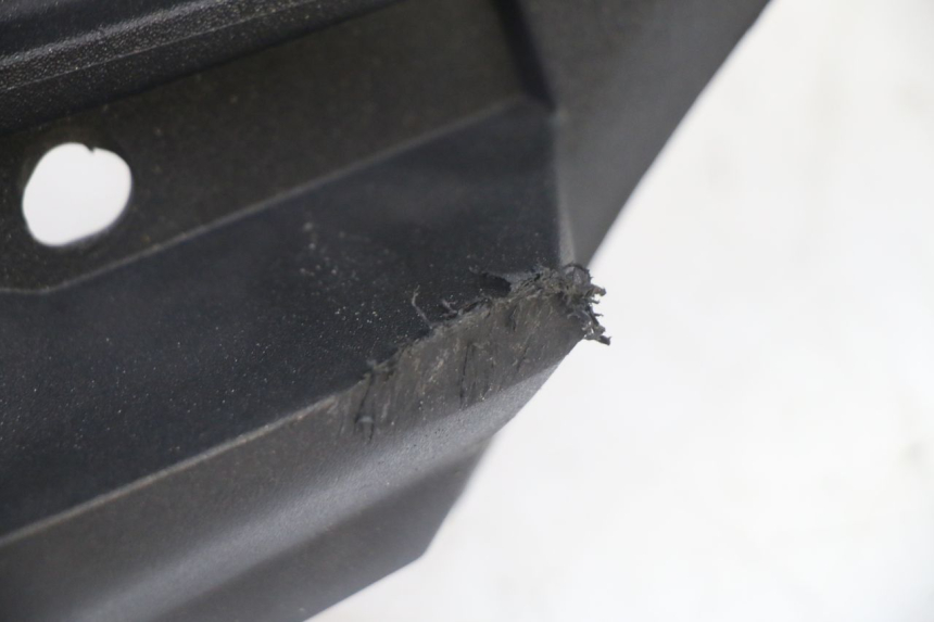 photo de TAPA REPOSAPIES IZQUIERDA PEUGEOT SATELIS 125 (2013 - 2018)