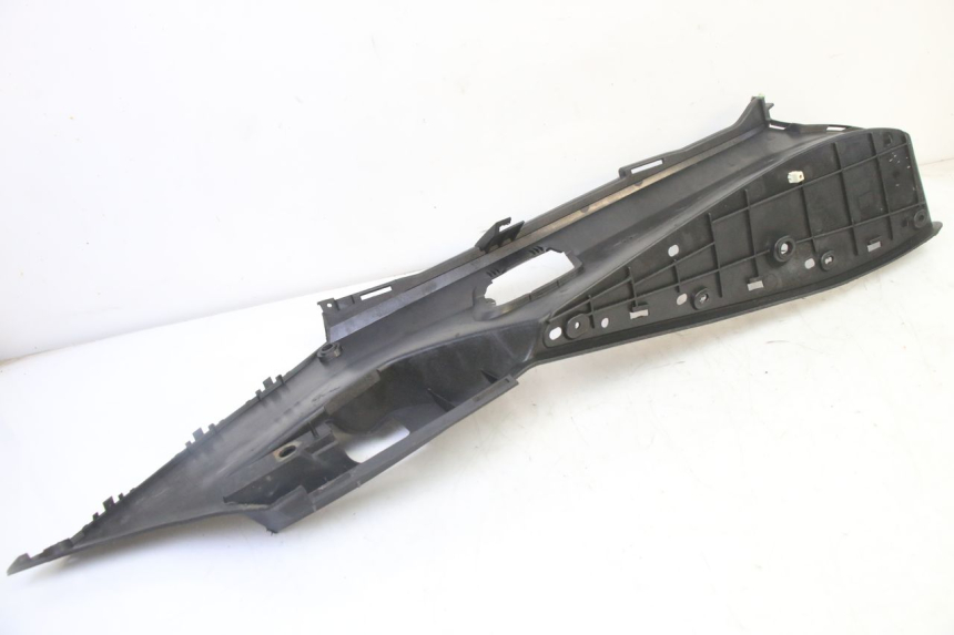 photo de TAPA REPOSAPIES IZQUIERDA PEUGEOT SATELIS 125 (2013 - 2018)