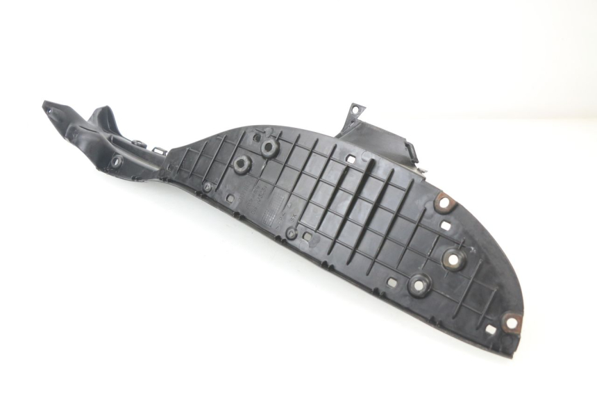 photo de TAPA REPOSAPIES IZQUIERDA APRILIA SCARABEO GT 125 (1999 - 2007)