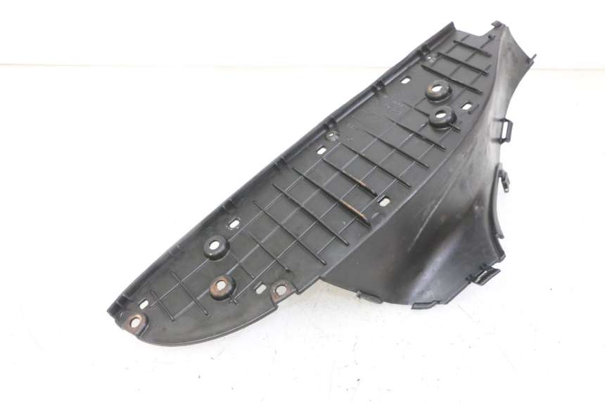 photo de TAPA REPOSAPIES IZQUIERDA APRILIA SCARABEO GT TOURING 125 (1999 - 2005)