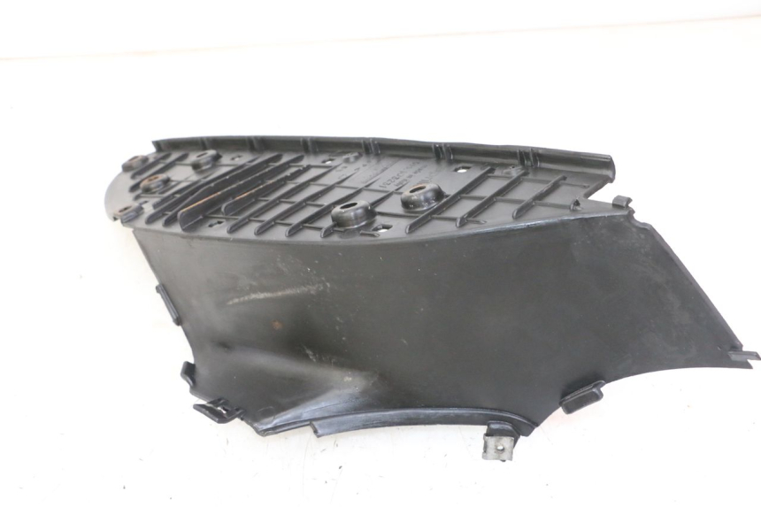 photo de TAPA REPOSAPIES IZQUIERDA APRILIA SCARABEO GT TOURING 125 (1999 - 2005)