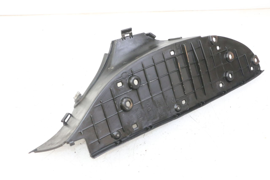photo de TAPA REPOSAPIES IZQUIERDA APRILIA SCARABEO GT TOURING 125 (1999 - 2005)