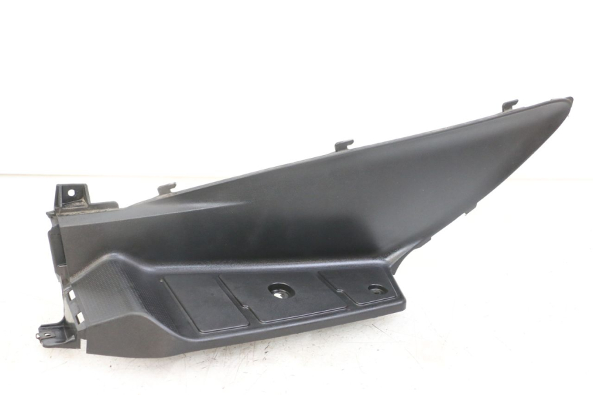photo de TAPA REPOSAPIES IZQUIERDA SUZUKI BURGMAN 125 (2018 - 2021)