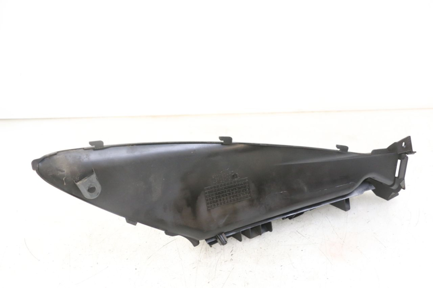 photo de TAPA REPOSAPIES IZQUIERDA SUZUKI BURGMAN 125 (2018 - 2021)