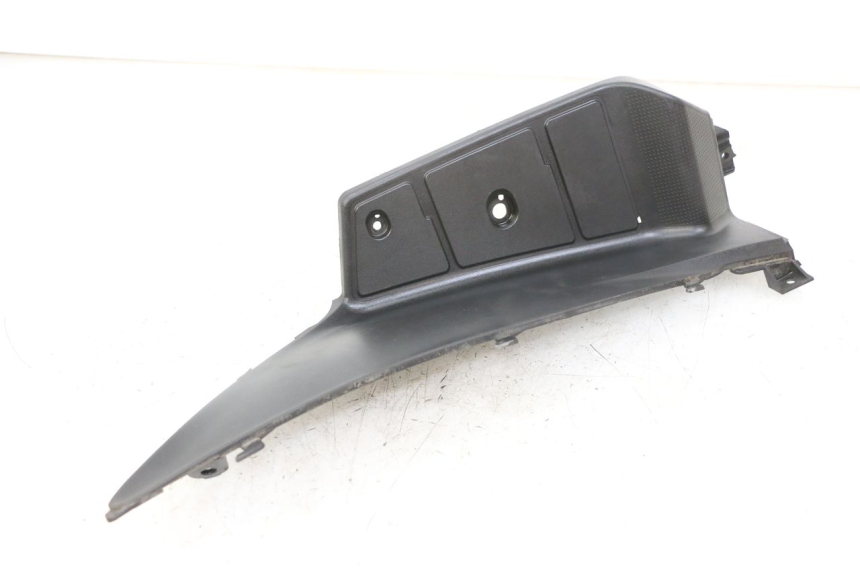 photo de TAPA REPOSAPIES IZQUIERDA SUZUKI BURGMAN 125 (2018 - 2021)