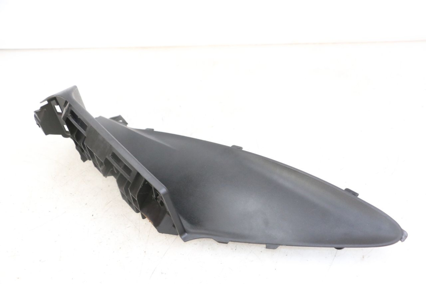 photo de TAPA REPOSAPIES IZQUIERDA SUZUKI BURGMAN 125 (2018 - 2021)