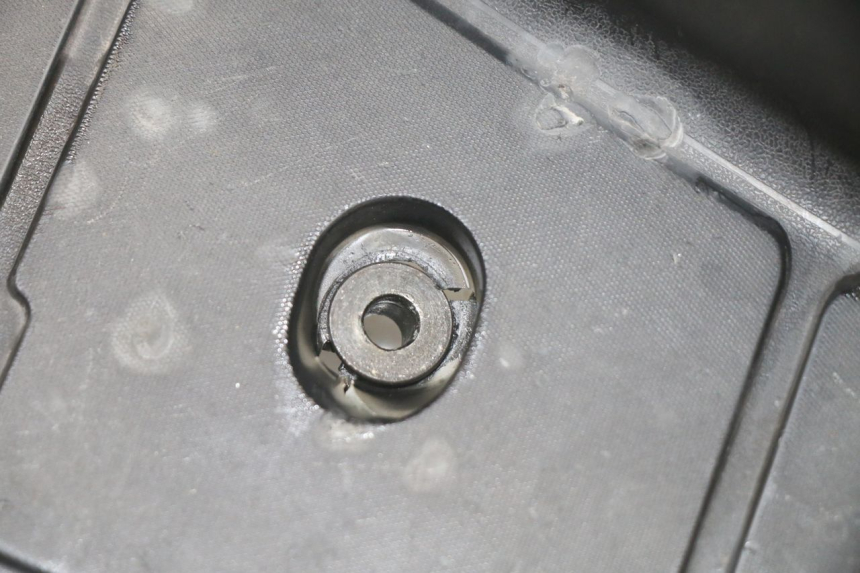 photo de TAPA REPOSAPIES IZQUIERDA SUZUKI BURGMAN 125 (2015 - 2017)
