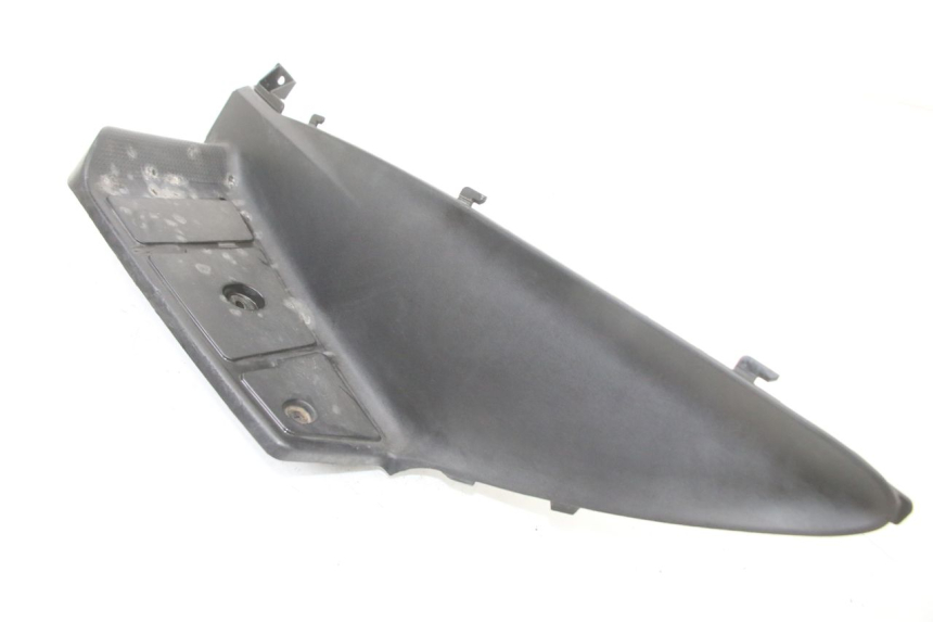photo de TAPA REPOSAPIES IZQUIERDA SUZUKI BURGMAN 125 (2015 - 2017)
