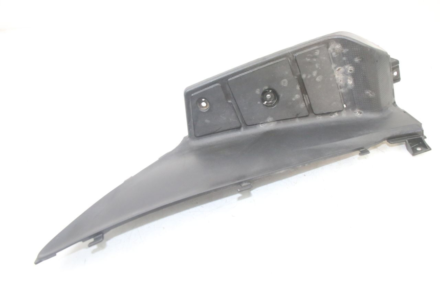 photo de TAPA REPOSAPIES IZQUIERDA SUZUKI BURGMAN 125 (2015 - 2017)