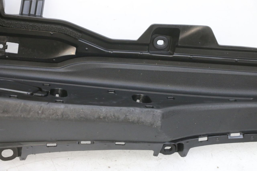 photo de TAPA REPOSAPIES IZQUIERDA YAMAHA TRICITY 300 (2020 - 2024) - Ángulo de visión alternativo