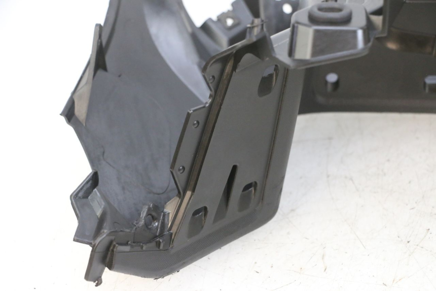 photo de TAPA REPOSAPIES IZQUIERDA YAMAHA TRICITY 300 (2020 - 2024) - Otra perspectiva