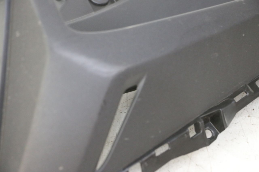 photo de TAPA REPOSAPIES IZQUIERDA YAMAHA XMAX X-MAX 125 (2021 - 2025)