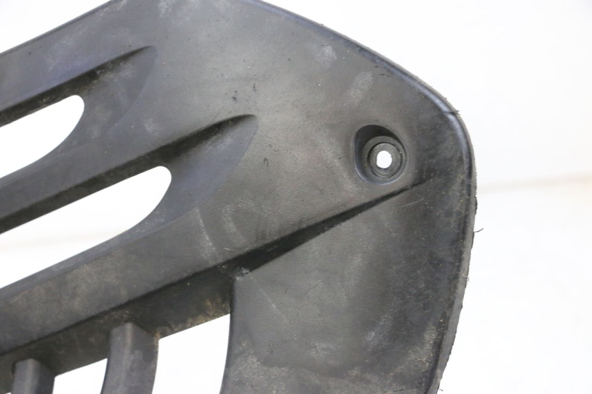 photo de TAPA REPOSAPIES IZQUIERDA YAMAHA YFM R RAPTOR 250 (2008 - 2014) - Detalles de los puntos de fijación