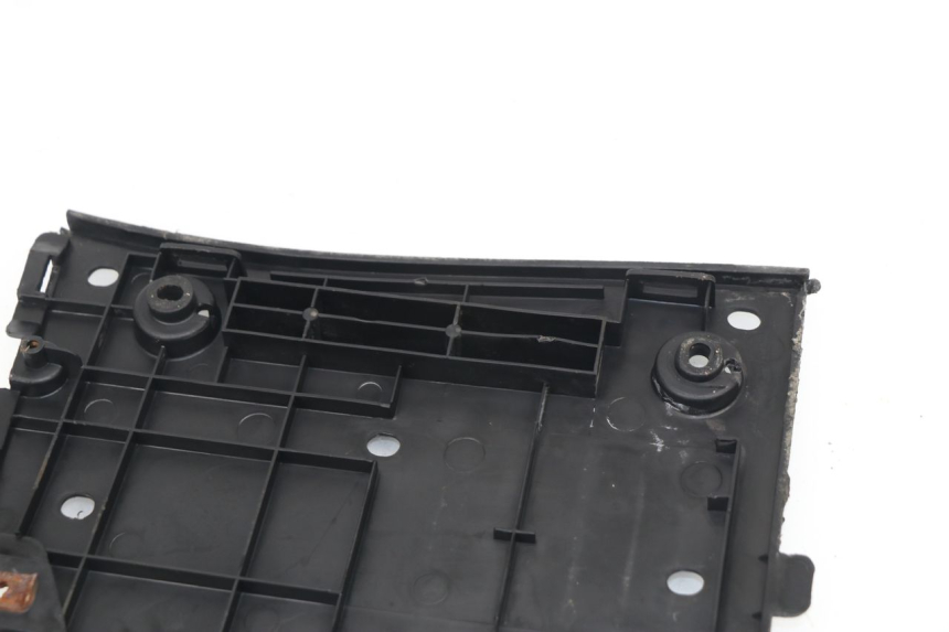 photo de TAPA REPOSAPIES KYMCO GRAND DINK 125 (2002 - 2007)