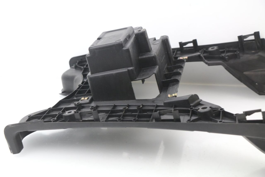 photo de TAPA REPOSAPIES SYM JET 4 50 (2010 - 2014) - Otra perspectiva