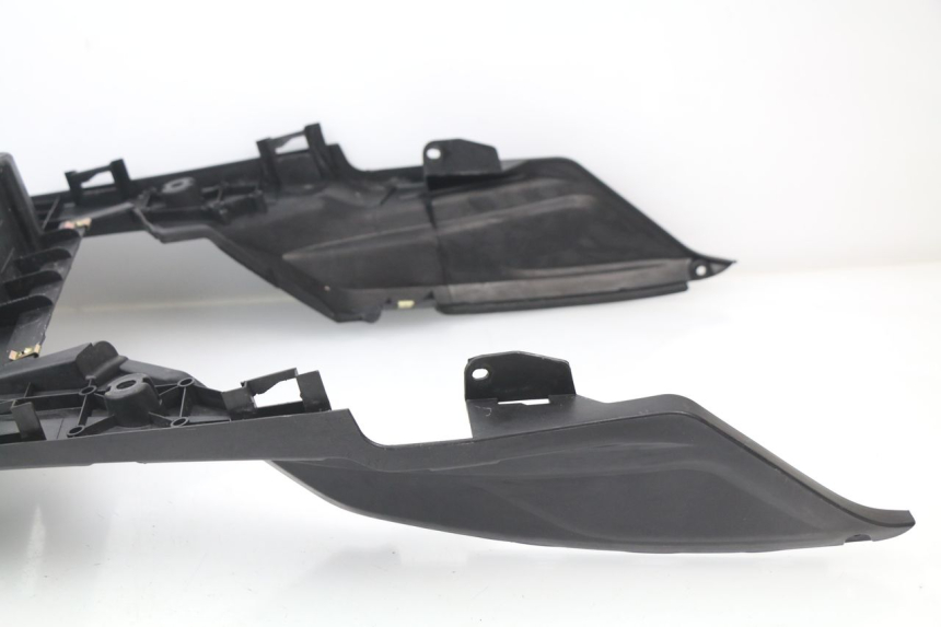 photo de TAPA REPOSAPIES SYM JET 4 50 (2010 - 2014) - Primer plano técnico