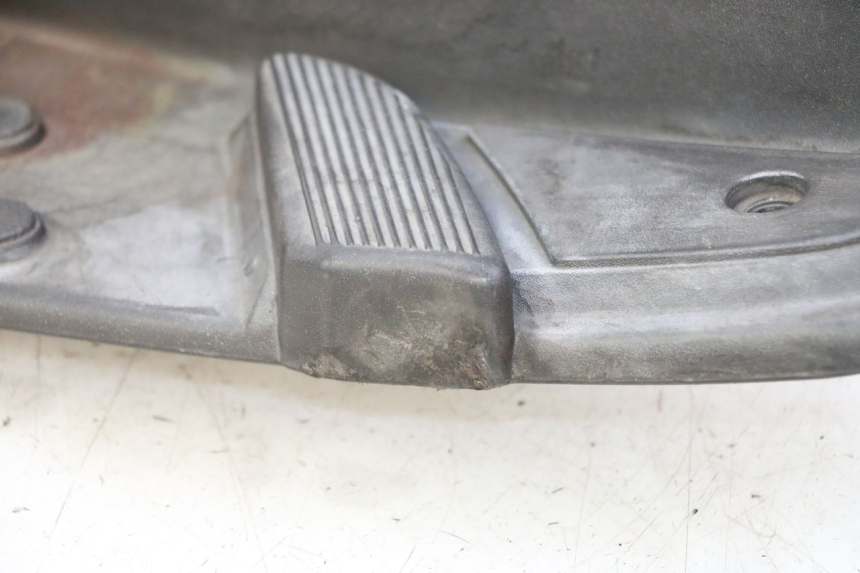 photo de TAPA REPOSAPIES PIAGGIO LXV 4T 50 (2009 - 2013)