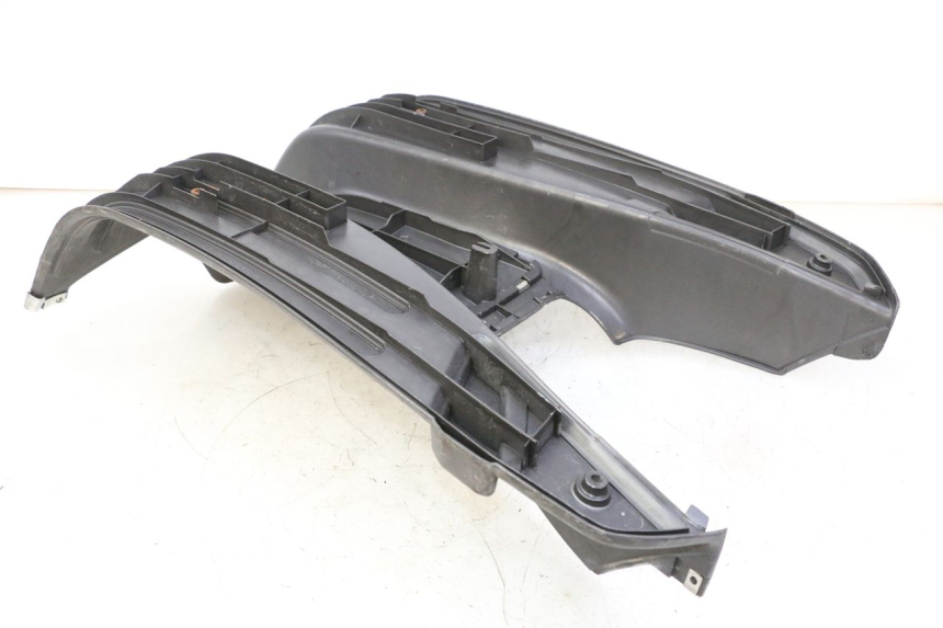 photo de TAPA REPOSAPIES PIAGGIO LXV 4T 50 (2009 - 2013)