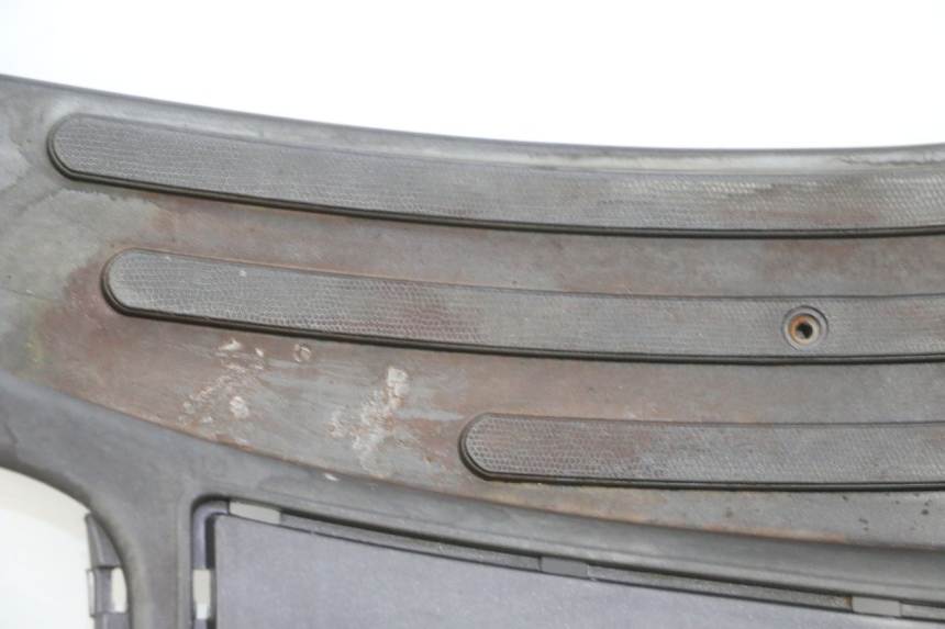 photo de TAPA REPOSAPIES PIAGGIO LXV 4T 50 (2009 - 2013)