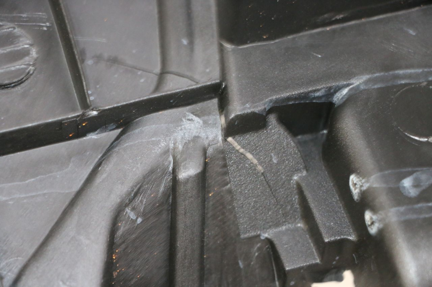 photo de TAPA REPOSAPIES YAMAHA NEO'S NEOS 2T 50 (1998 - 2007) - Detalle de la pieza