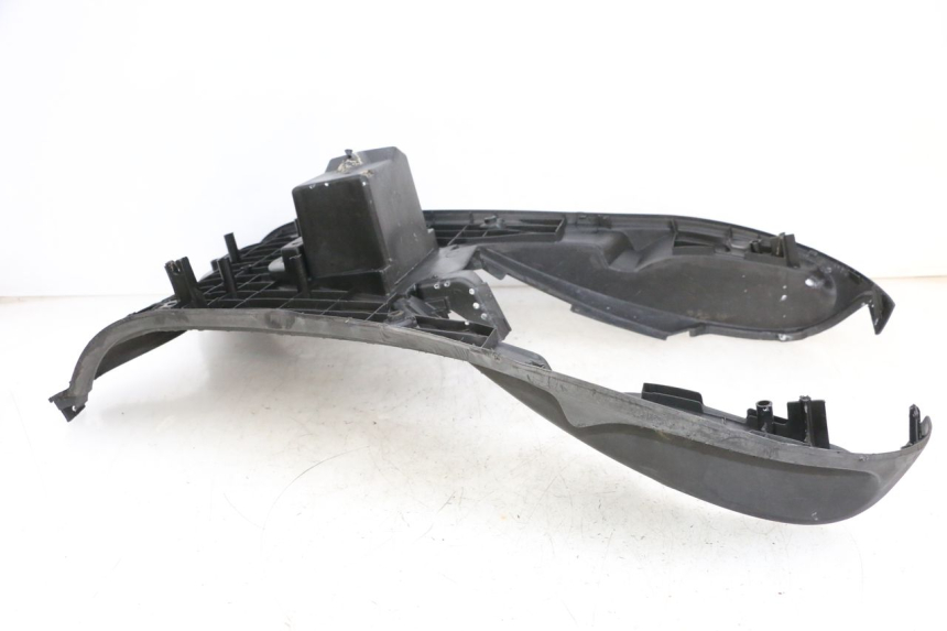 photo de TAPA REPOSAPIES YAMAHA NEO'S NEOS 2T 50 (1998 - 2007) - Características distintivas