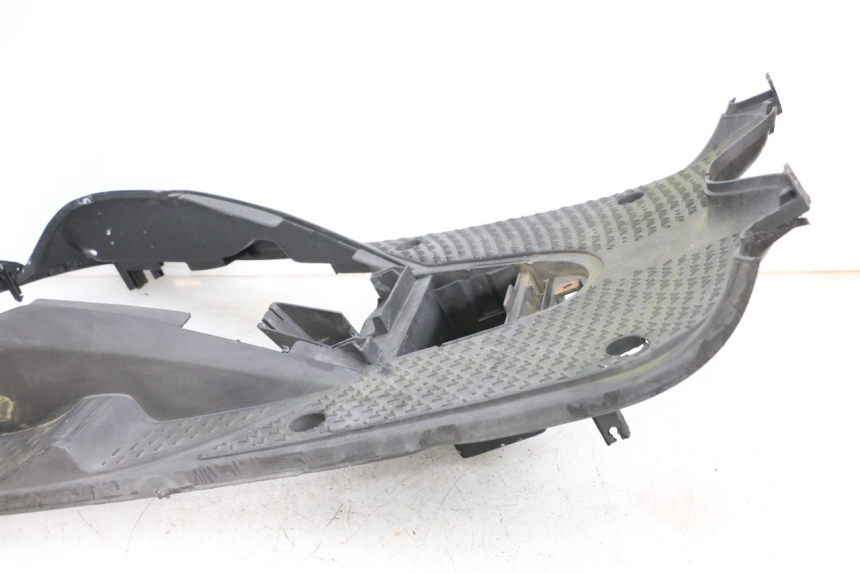 photo de TAPA REPOSAPIES YAMAHA NEO'S NEOS 2T 50 (1998 - 2007) - Enfoque en la estructura