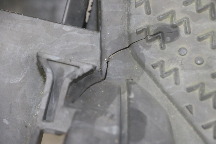 photo de TAPA REPOSAPIES YAMAHA NEO'S NEOS 2T 50 (1998 - 2007) - Zoom estado de uso