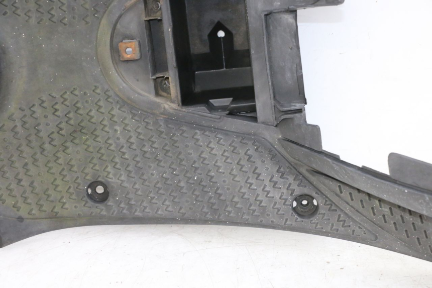 photo de TAPA REPOSAPIES YAMAHA NEO'S NEOS 2T 50 (1998 - 2007) - Detalles de los puntos de fijación