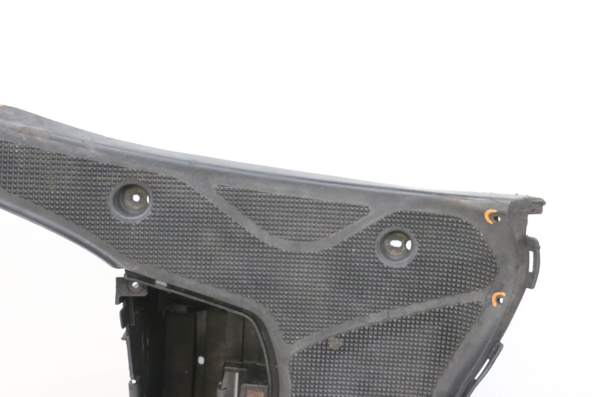 photo de TAPA REPOSAPIES YAMAHA NEOS NEO'S 4T 50 (2008 - 2016) - Ángulo de visión alternativo