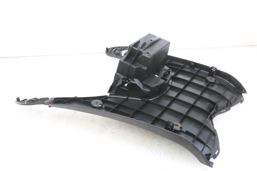 photo de TAPA REPOSAPIES YAMAHA NEOS NEO'S 4T 50 (2008 - 2016) - Detalles de los puntos de fijación