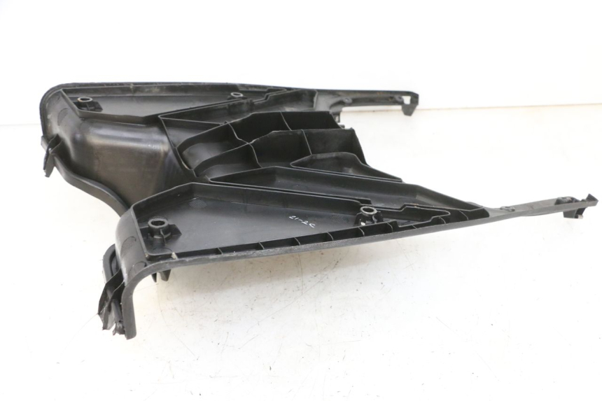 photo de TAPA REPOSAPIES PIAGGIO NEW TYPHOON 50 (2018 - 2021) - Otra perspectiva