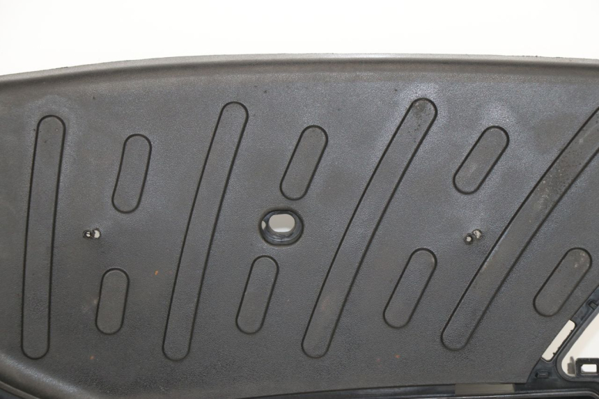 photo de TAPA REPOSAPIES PEUGEOT STREETZONE 2T 50 (2014 - 2019)